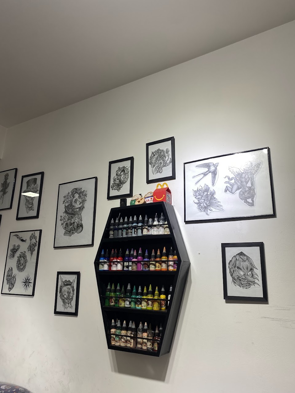 Interior del estudio Makabro Tattoo